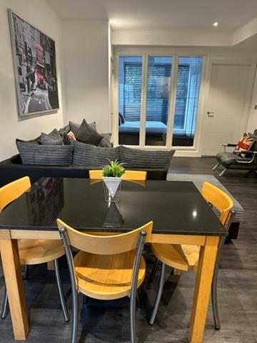 Ferienwohnung Stunning Flat With Parking Free Near Sutton Station Cheam Exterior foto