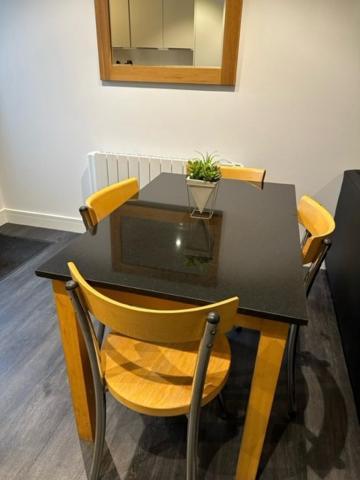 Ferienwohnung Stunning Flat With Parking Free Near Sutton Station Cheam Exterior foto