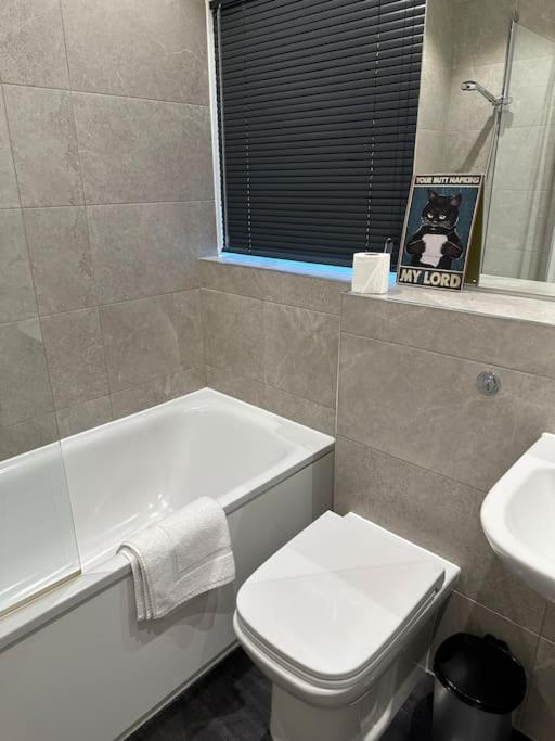 Ferienwohnung Stunning Flat With Parking Free Near Sutton Station Cheam Exterior foto
