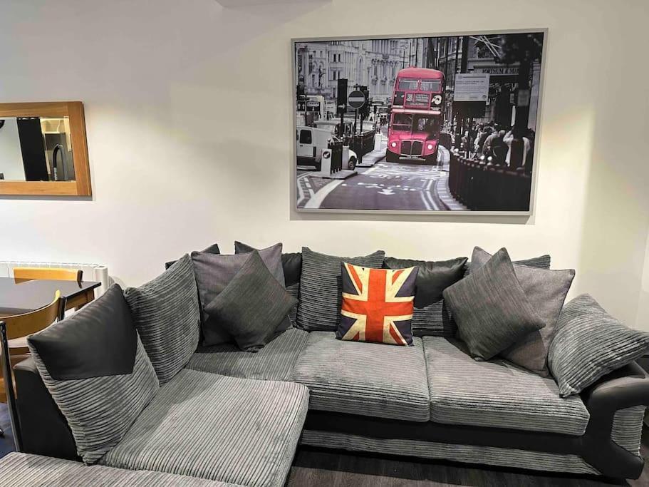 Ferienwohnung Stunning Flat With Parking Free Near Sutton Station Cheam Exterior foto