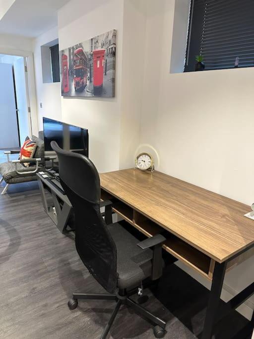 Ferienwohnung Stunning Flat With Parking Free Near Sutton Station Cheam Exterior foto