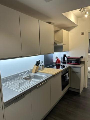 Ferienwohnung Stunning Flat With Parking Free Near Sutton Station Cheam Exterior foto